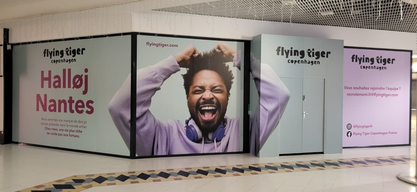 habillage vitrine palissade centre commercial copie